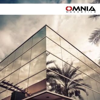 Donkerblauw zilver spiegel raamfolie hoge zonwering Omnia Vista 10X